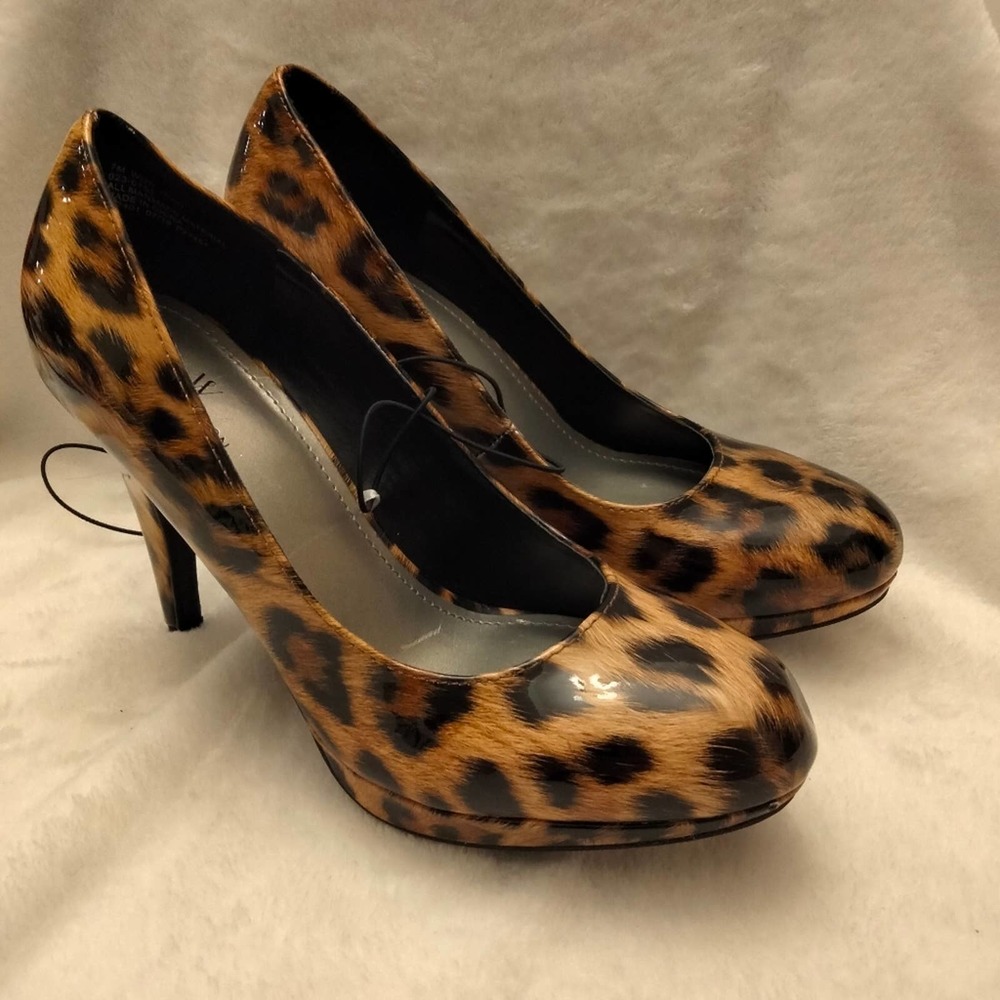 Worthington 4" platform leopard print heels size 7